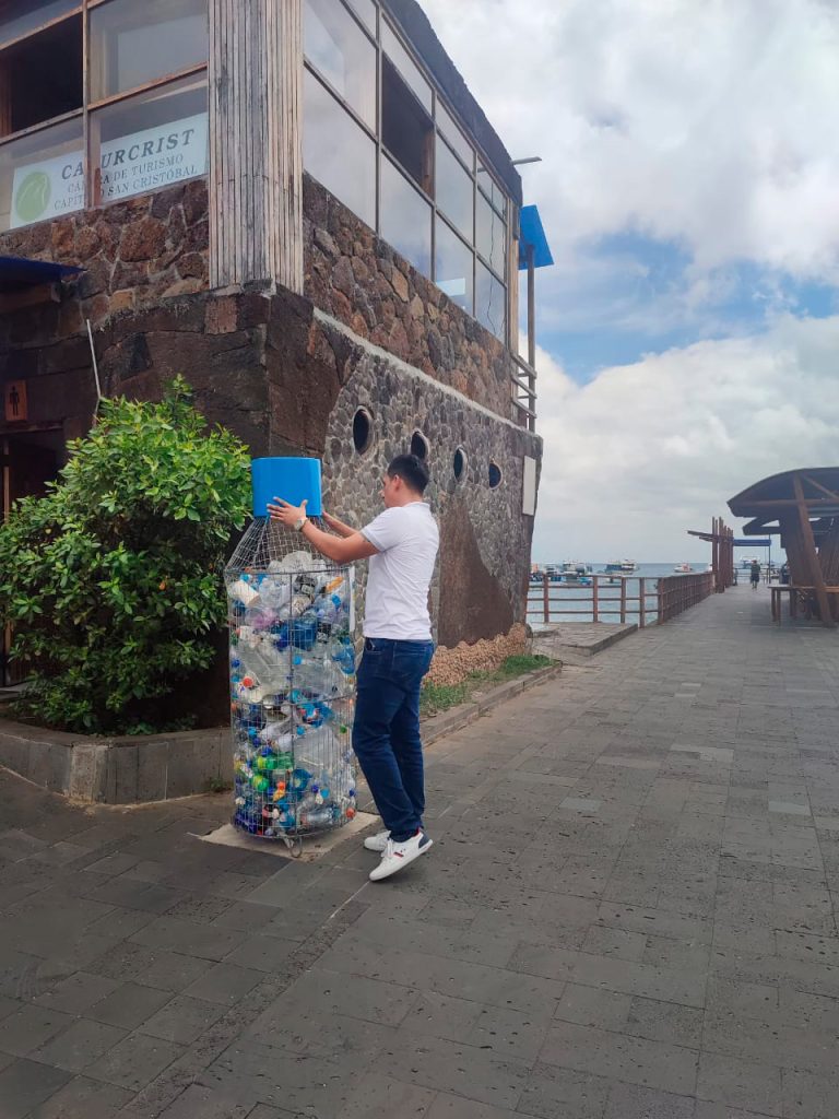 Transformando Desechos en Oportunidades: La Iniciativa de Oscar Guiracocha Andrade en Galápagos